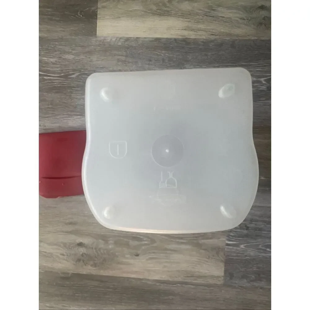 Rubbermaid Dry Food Storage Container White w/ Red Lid Kitchen Pantry Organizer